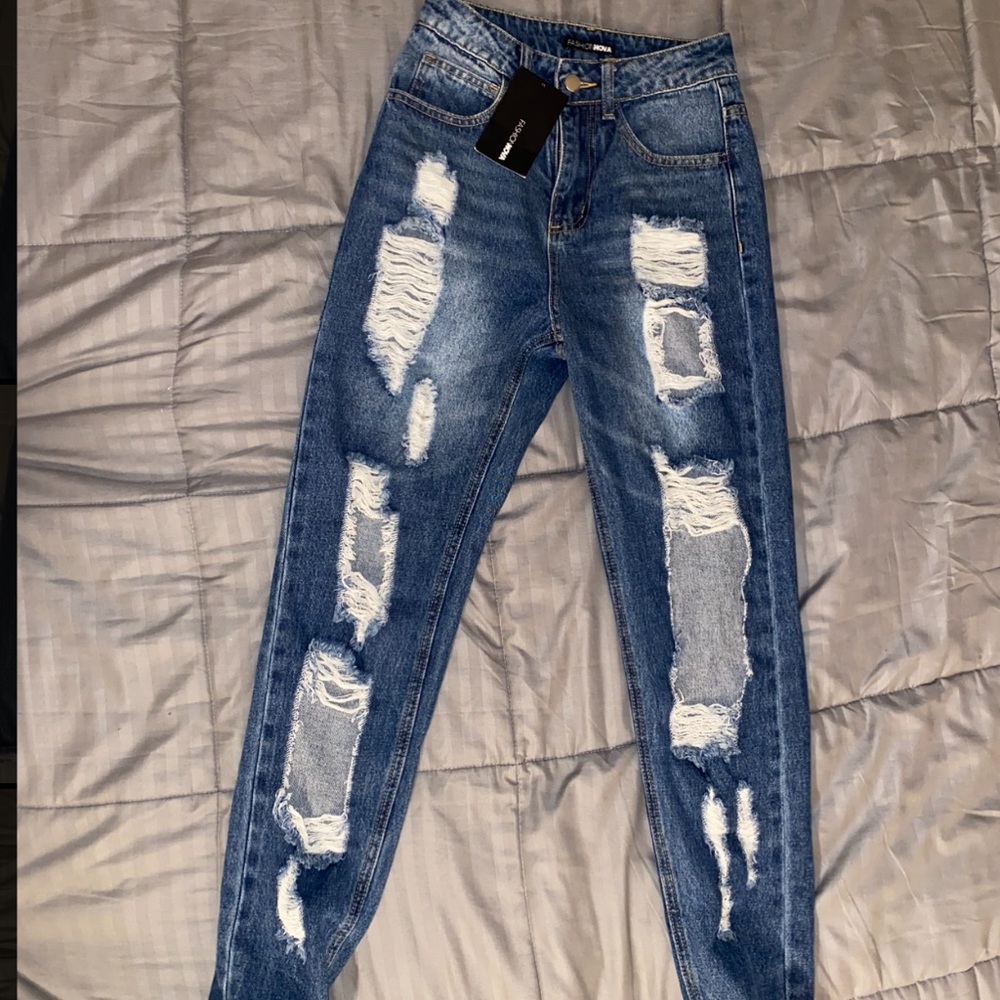 Fashion Nova Boyfriend Jeans - Picture 2 of 4